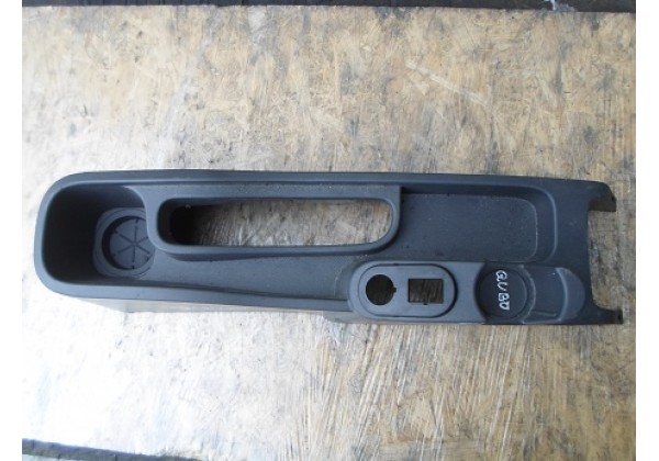 Консоль панель ручника Fiat Qubo, Citroen Nemo, Peugeot Bipper. 1308981070