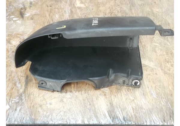 Накладка декоративна задня ліва (над ліхтарем) Renault Trafic II, 8200011485*