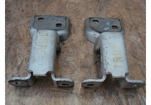Петля правої,лівої двері передньої Renault Trafic II, 01-07, 7700311772