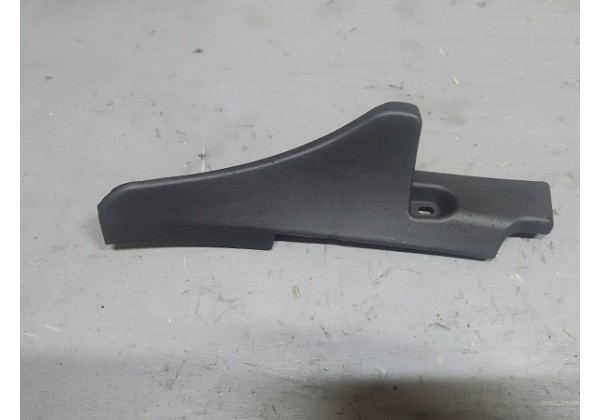 Накладка декоративна петлі капота права Renault Duster, 668220005R