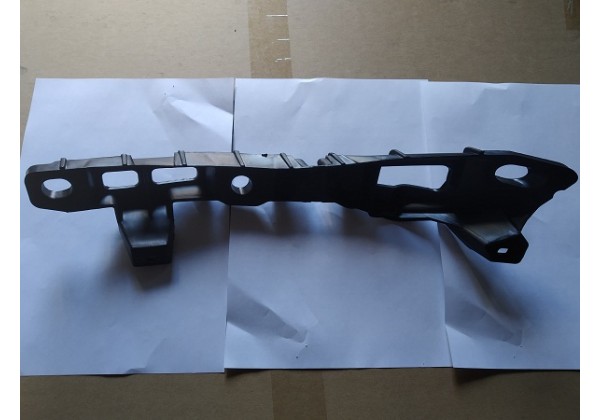 Кронштейн переднього бампера правий Renault Clio III, 8200800091