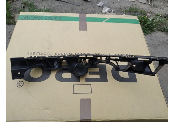 Кронштейн кріплення бампера переднього правий Renault Megane II, 8200114674