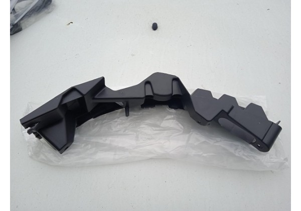 Кронштейн переднього бампера правий Renault Scenic II, 06 -08, 8200479718
