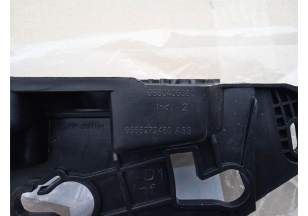 Кронштейн бампера передній правий Peugeot 308, 9680406380, 9658272480 