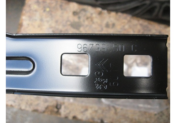 Кронштейн лівий підсилювача переднього бампера Citroen C3 II, 742143