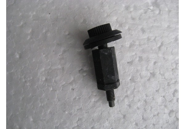 Фіксатор пластикової кришки двигуна Peugeot, Citroen 2.0hdi, 0137 F6