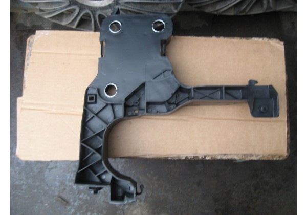 Рамка фари передня ліва Renault Scenic II, Megane II, 8200137495