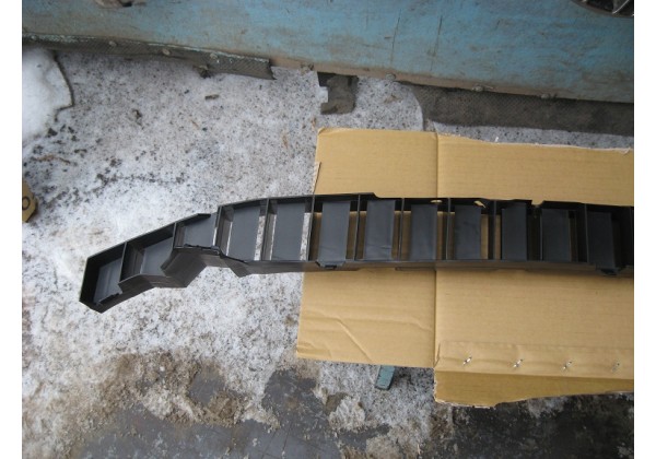 Підсилювач переднього бампера, (пластик) Renault Duster, 620905715R