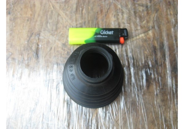 пильник шруса внутрішній, з боку КПП Renault Kangoo II, Clio III, IV, Modus, Megane III, Fluence, Twingo II, 7701209469