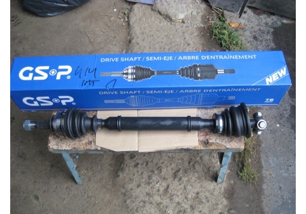 Полуось лІва, привідний вал Renault Laguna II 1.6 16V, 7711135307 , 8200014107 , 8200232886