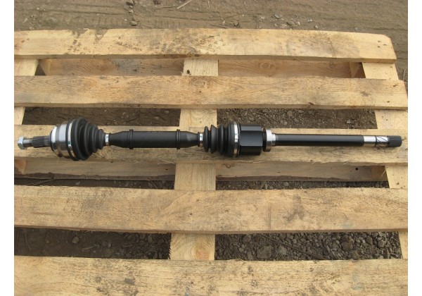 Полуось права, привідний вал Renault Laguna II 1.9 dci, 7711135321, 8200079912, 8200169176
