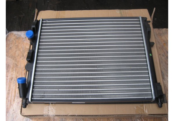 Радіатор охолодження Renault Kangoo, Clio II, Symbol II, Logan,1.5 dci,1.9 dti,1.4,1.6, 8200033831, 8200343476