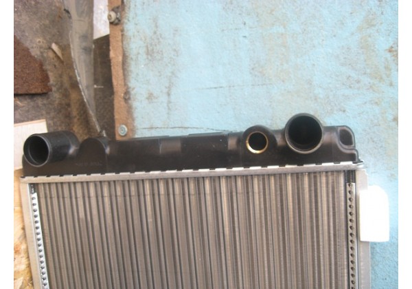 Радіатор охолодження 670-398-32 Renault Trafic, 7700741216