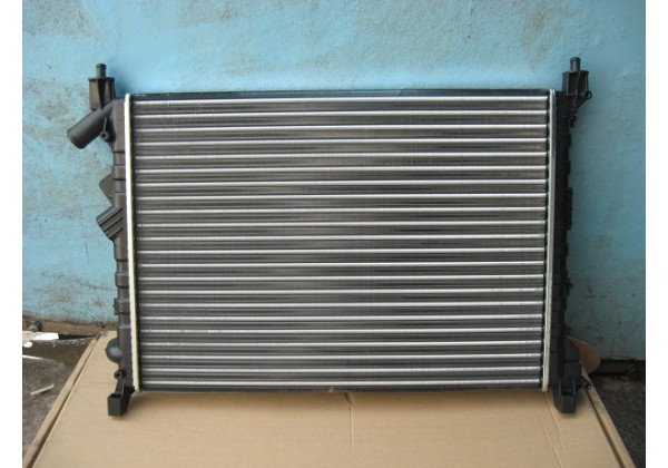 Радіатор охолодження Renault Espace III, Laguna 1.6 16V, 1.8, 1.8 16V, 2.0, 3.0, 7701038237