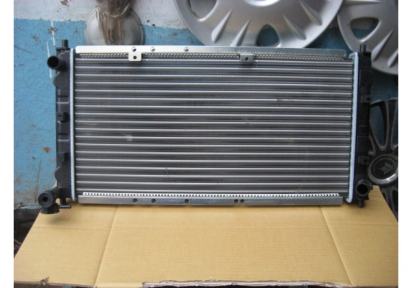 Радіатор охолодження Renault Duster 1.5 dci, 8200880550