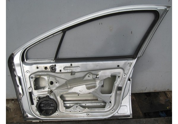 дверка права передня Peugeot 407,гола