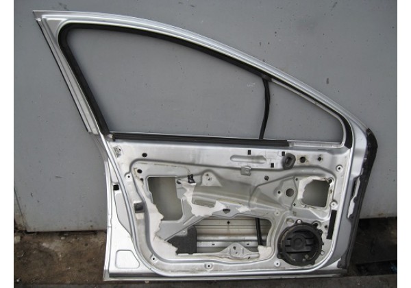 дверка ліва передня Peugeot 407,гола