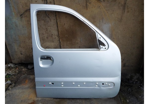 Дверка передня права з 2003 Renault Kangoo, 7751478654
