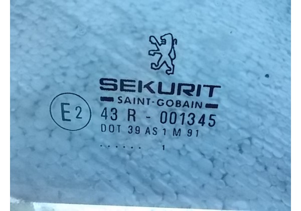 скло Пежо 607,праве заднє