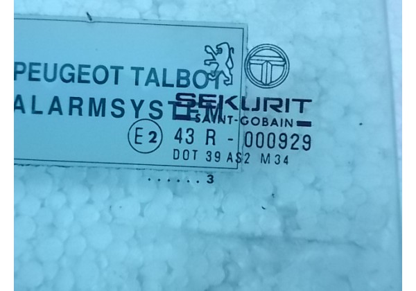 скло Пежо 605,праве заднє