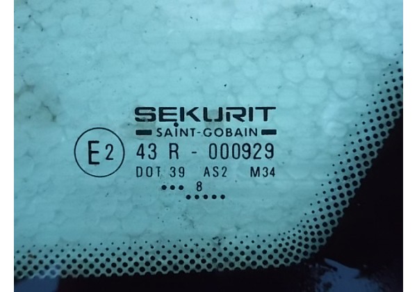 скло кутник Рено Еспейс 3,ліве переднє