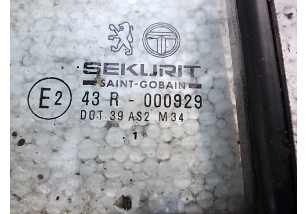  скло Пежо 605