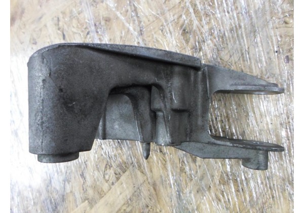 Кронштейн двигуна правий Renault Megane II, Scenic II 1.9 dci, 8200072652