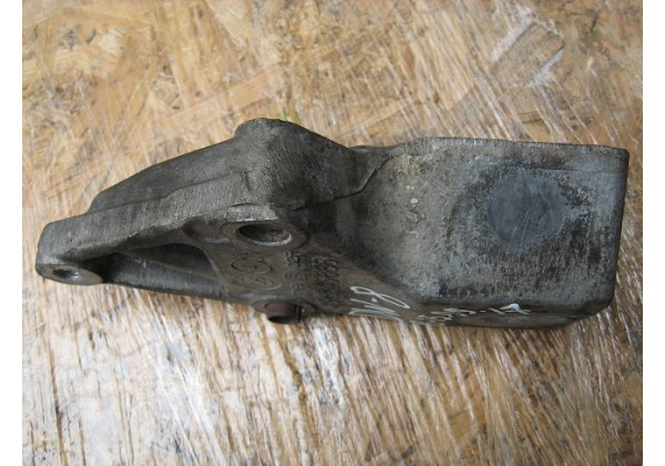 кронштейн двигуна правий Peugeot  206 1.9 d, DW8, 2.0HDI, 96249888, 96283114