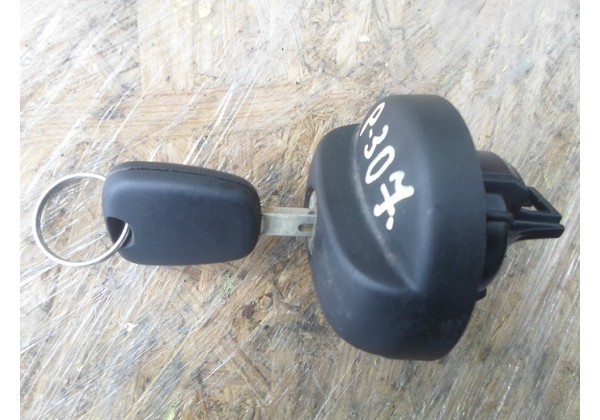 Кришка паливного бака Citroen C4, Peugeot 307 , Peugeot Partner 2, Citroen Berlingo 2