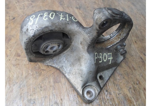 кронштейн двигуна задній, опора півосі Peugeot 307, Citroen C4 2.0 hdi, 9644531380