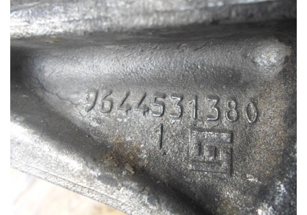 кронштейн двигуна задній, опора півосі Peugeot 307, Citroen C4 2.0 hdi, 9644531380