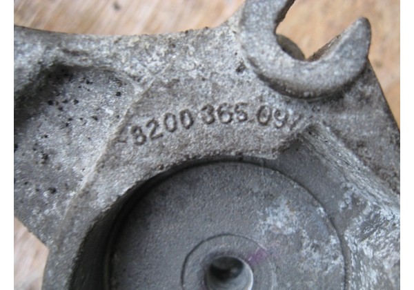 Кронштейн генератора і компрессора кондиціонера Renault, 1.5 DCi, Euro-4, 8200365097