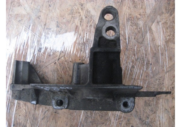 Кронштейн двигуна Renault 1.5 dci, 8200708662