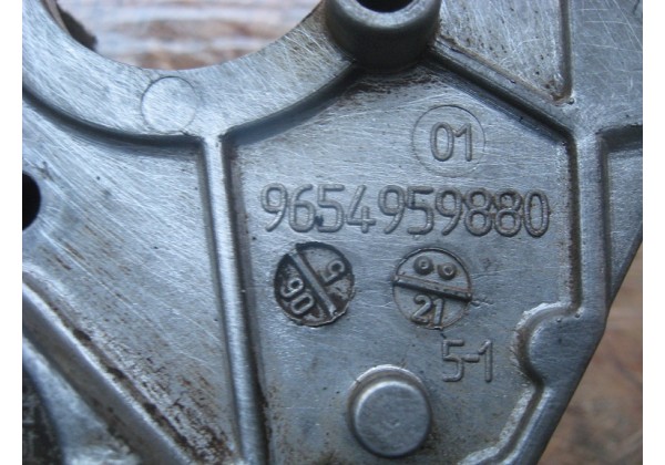 кронштейн ТНВД Peugeot, Citroen 1.4, 1.6 hdi, 9654959880