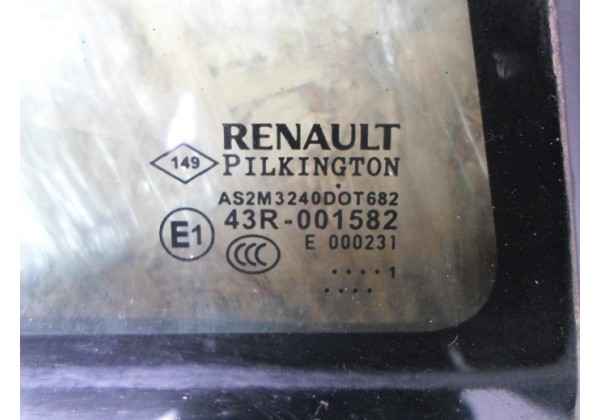 Скло двері задньої правої (кутник) Renault Laguna III, 822200001R, хетчбек