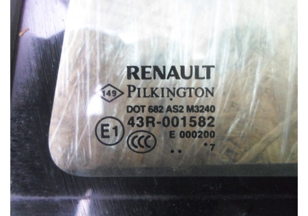 Скло двері задньої лівої (кутник) Renault Laguna III, 822200001R, хетчбек