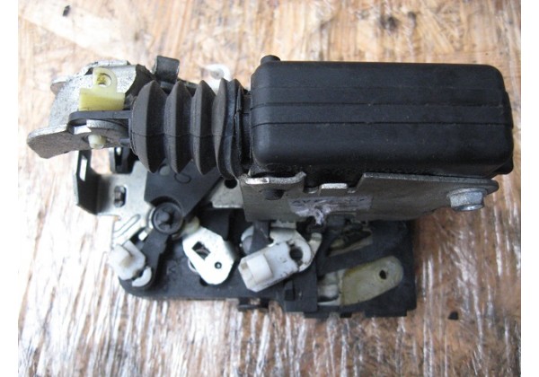 Замок двері передніх правих Renault Logan (2004-2013), 8200928393, 805021840R