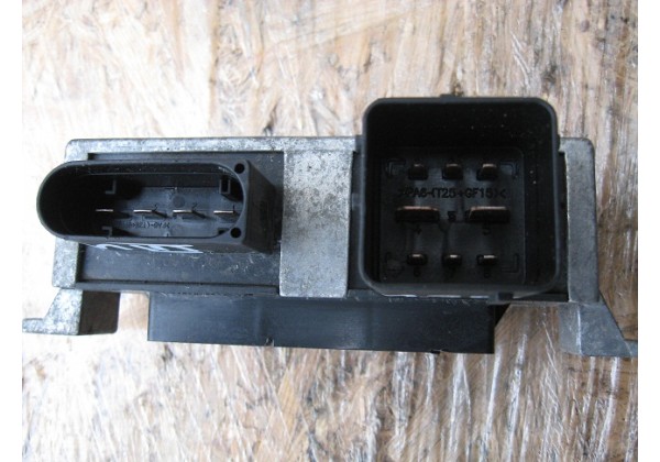 Реле свічок накалу Renault Master III, Megane II, III, Scenic II, III, Fluence, Logan II, Kangoo II, Clio III, Modus, Laguna II, III, 8200558438