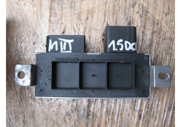 Реле свічок накалу Renault Master III, Megane II, III, Scenic II, III, Fluence, Logan II, Kangoo II, Clio III, Modus, Laguna II, III, 8200558438