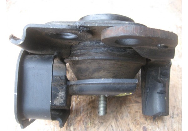 Подушка під двигун права Renault Rapid ( 1.4 ), Megane ( 1.9 d ), Kangoo ( 1.9 d ), Clio II ( 1.9 d ), Clio ( 1.2, 1.4, 1.7, 1.8, 1.9 d), 7700795685, 7700805123