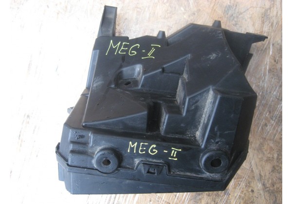 Корпус блоку запобіжників Renault Megane II, 8200356337