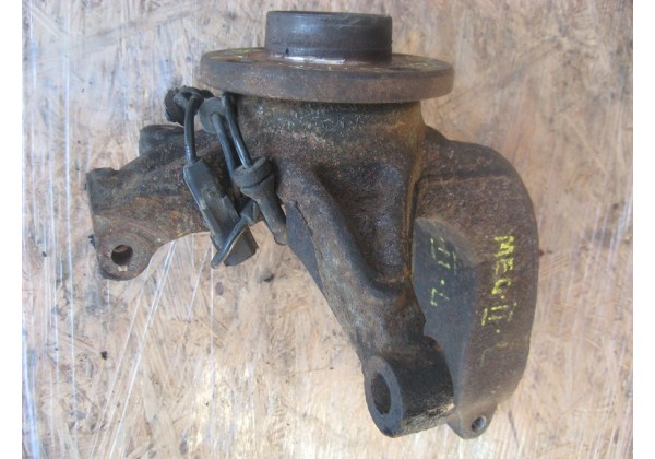 Цапфа, кулак поворотний передній лівий ( 23 зуба ) Renault Megane II 1.5 dci, Scenic II, 8200297026, 8200150222