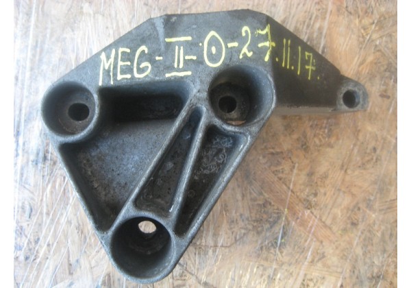 Кронштейн двигуна правий Renault, 1.5 DCi, 8200437464