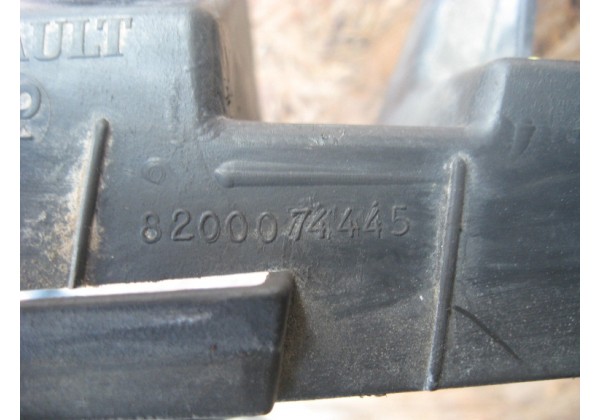 кронштейн бампера заднього, центральний Renault Megane II, 8200074445, хетчбек