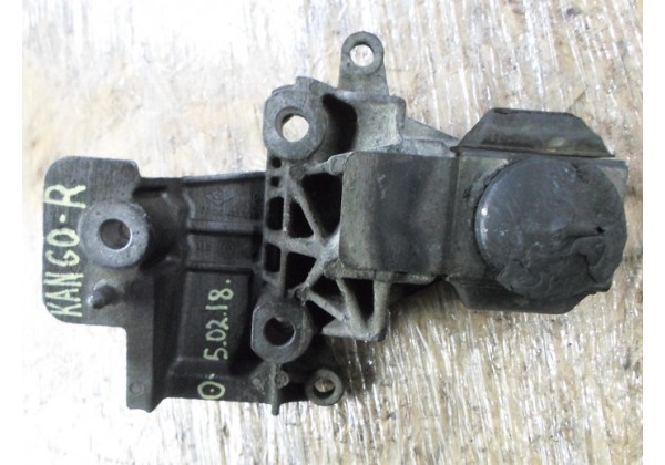 Кронштейн кріплення подушки двигуна правий Renault Kangoo, Clio II 1.9 d, 7700415098
