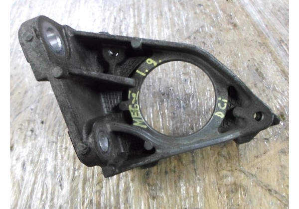 кронштейн правої півосі Renault Megane II, Scenic II 1.9 dci, 8200187544