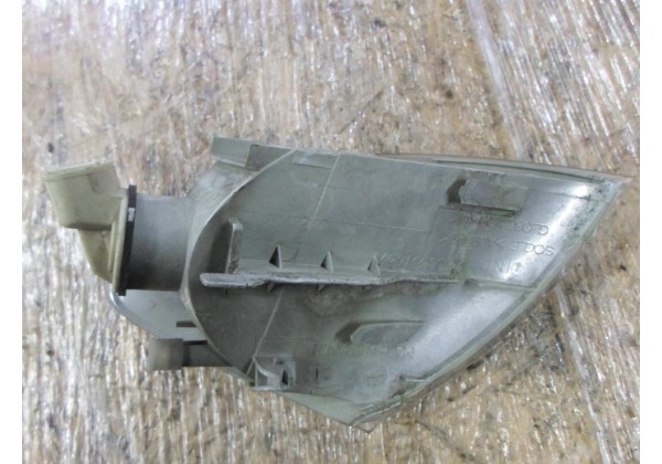 Ліхтар покажчика повороту правий білий Renault Megane, Scenic, 95-99, 7700831467
