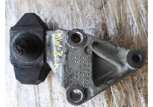 Кронштейн двигуна правий з опорою Peugeot, Citroen 1.9 d, DW8, 96285842, 9607170880