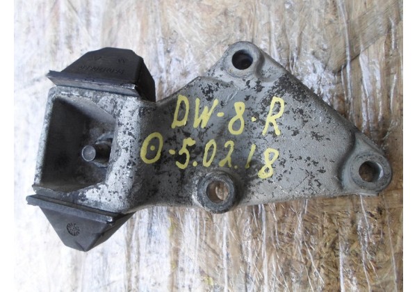 Кронштейн двигуна правий з опорою Peugeot, Citroen 1.9 d, DW8, 96285842, 9607170880