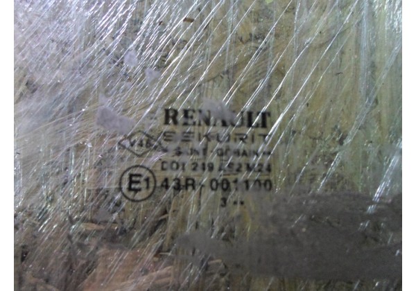 скло праве переднє Renault Megane II